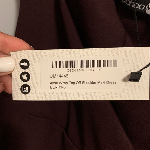 Boohoo burgundy maxi dress with slit - Picture 5 of 6